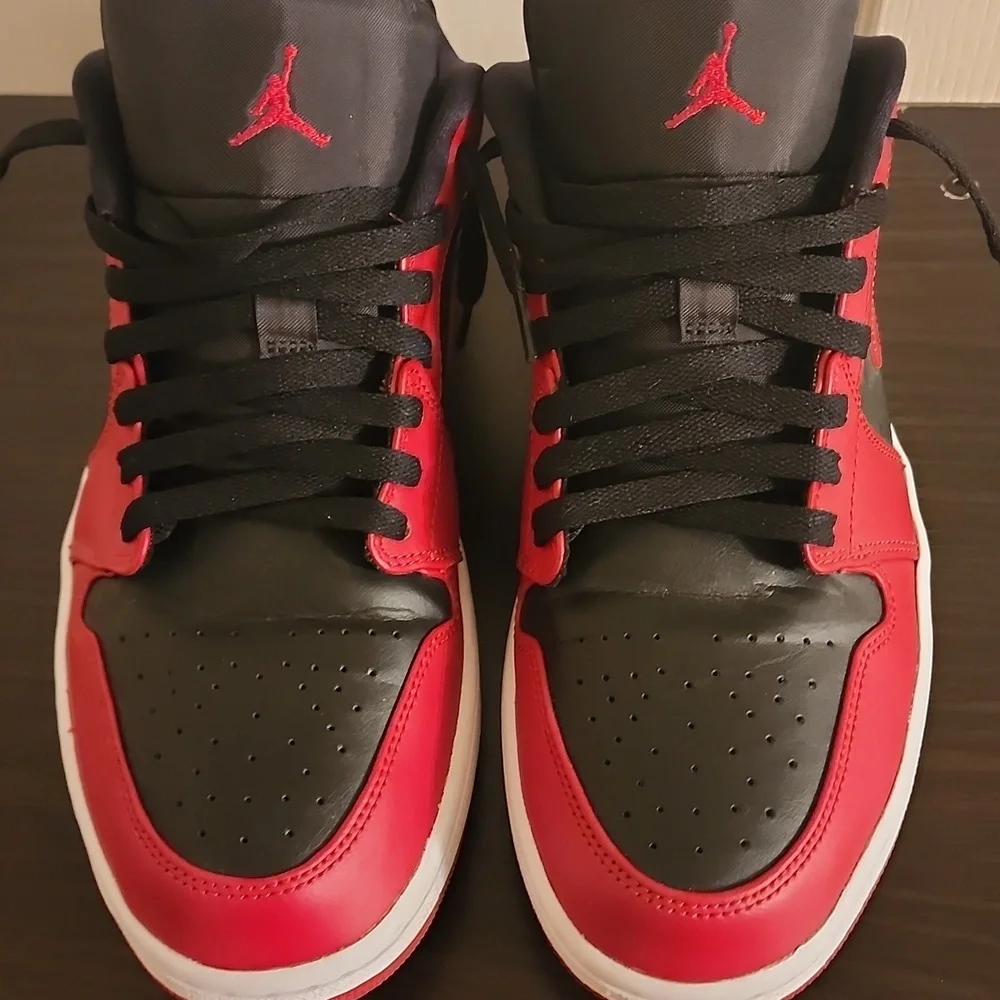Jordan 1 Low "REVERSE BRED" - Picture 1 of 10